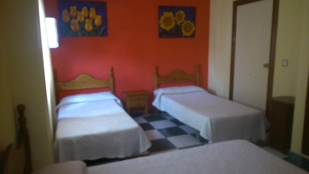 Burguillos Del Cerro Hostal El Camionero חדר תמונה