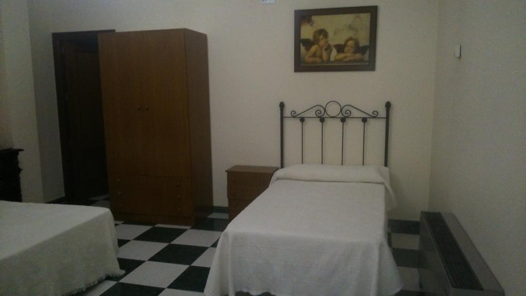 Burguillos Del Cerro Hostal El Camionero חדר תמונה