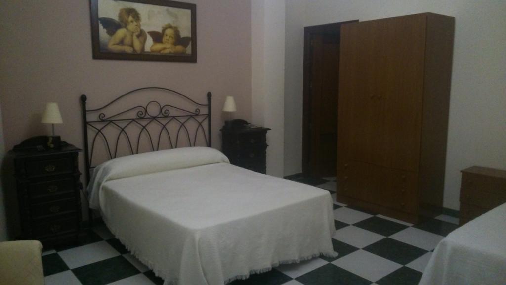 Burguillos Del Cerro Hostal El Camionero חדר תמונה