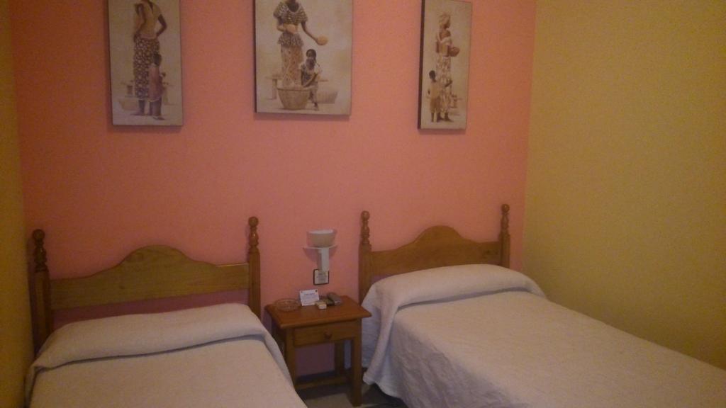 Burguillos Del Cerro Hostal El Camionero חדר תמונה